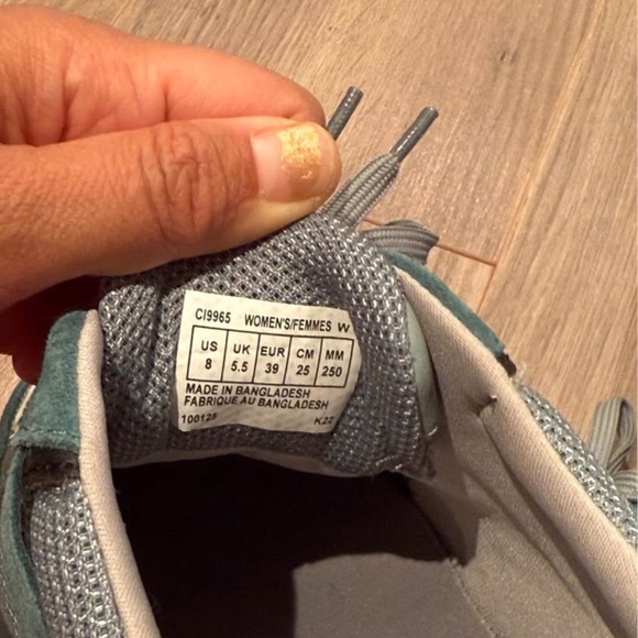 Women's Rockport Prowalker sneakers / running shoes, size 8 but runs large - Picture 6 of 6